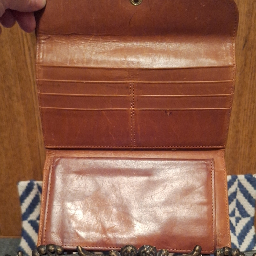 Vintage COACH Leather Wallet with Flap Closure and Smooth Finish - Picture 6 of 11